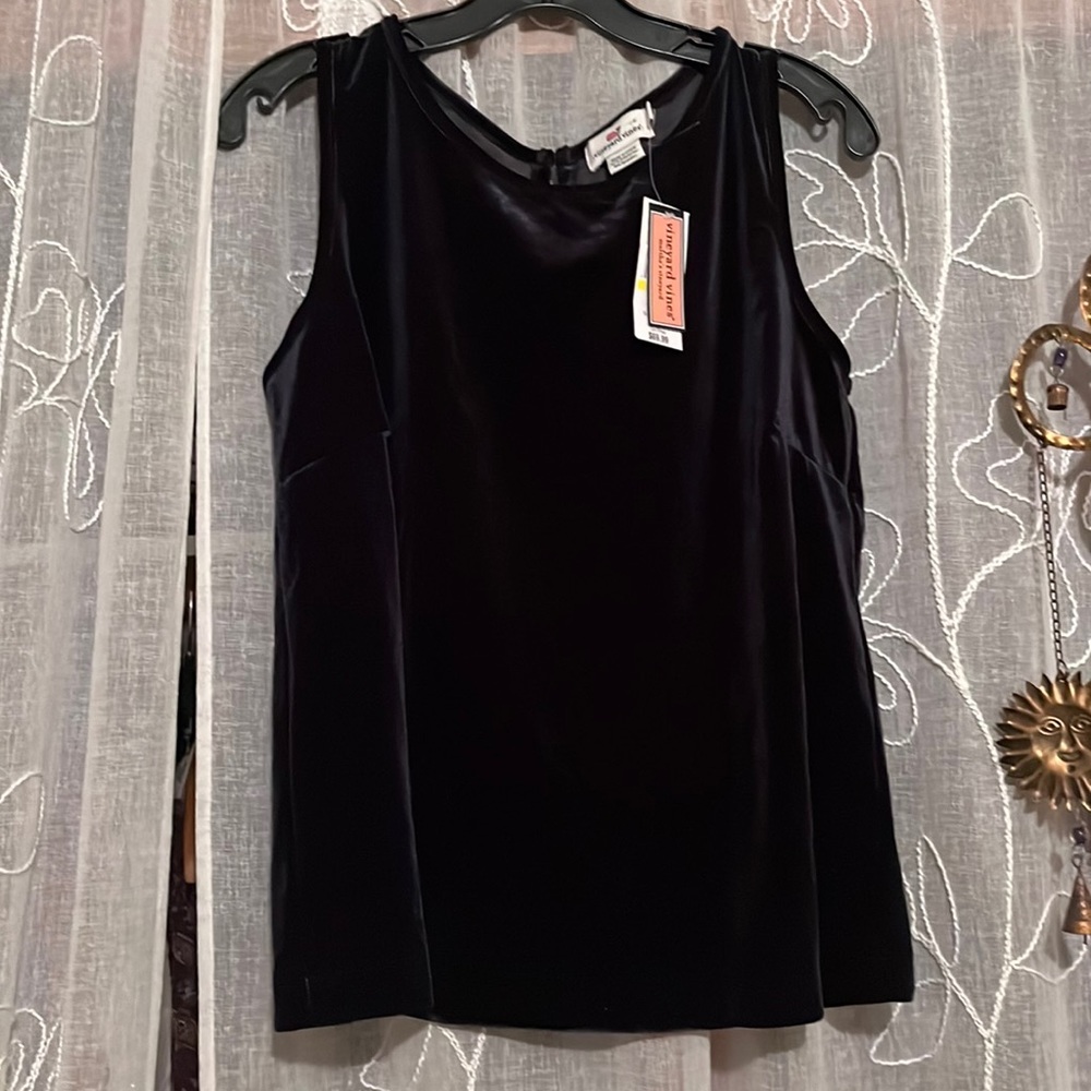 Vineyard Vines velvet sleeveless top - beautiful soft velvet size M NWT